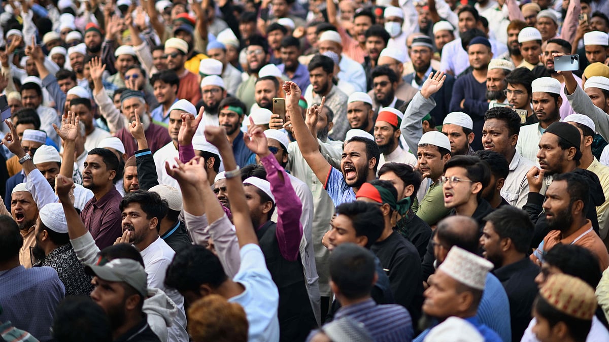Protests in Dhaka over killing of  Osman Hadi. (Photo AP/PTI)