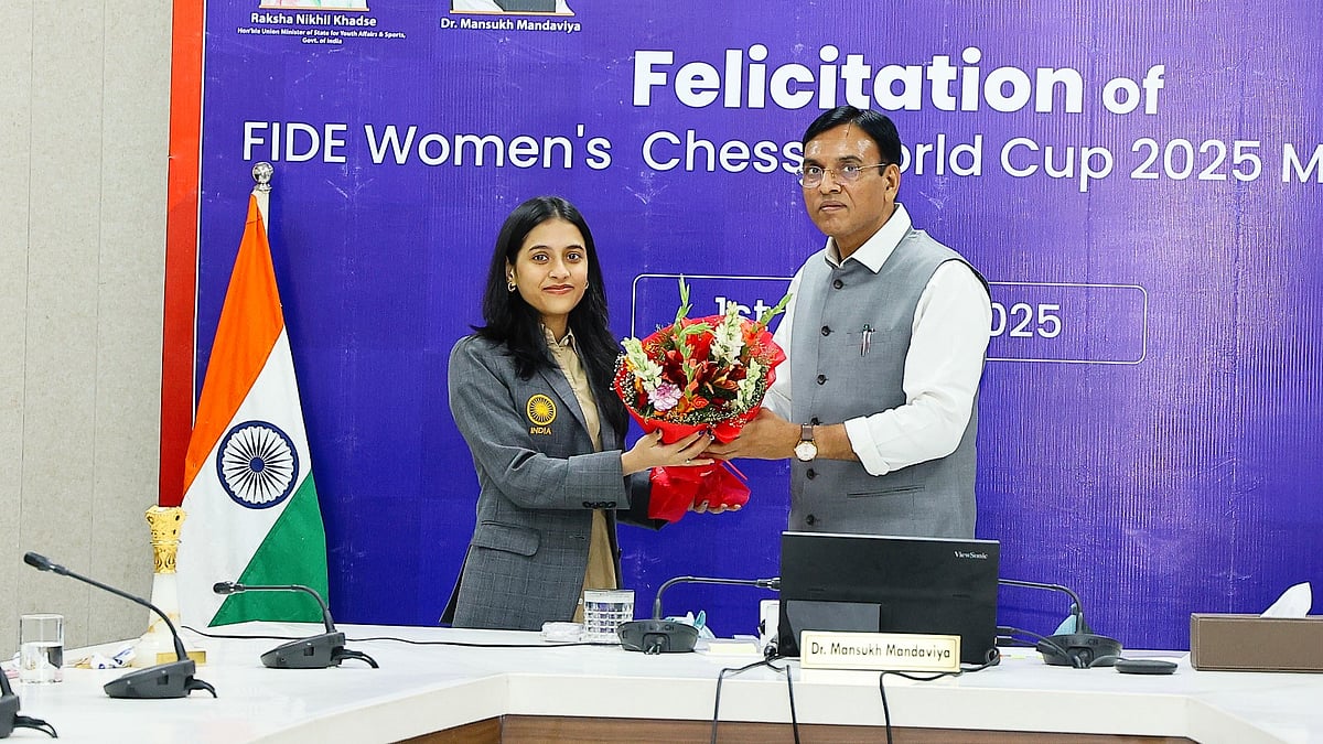 Divya Deshmukh felicitated by Union minister Mansukh Mandaviya after the FIDE Women's World Cup (file photo)