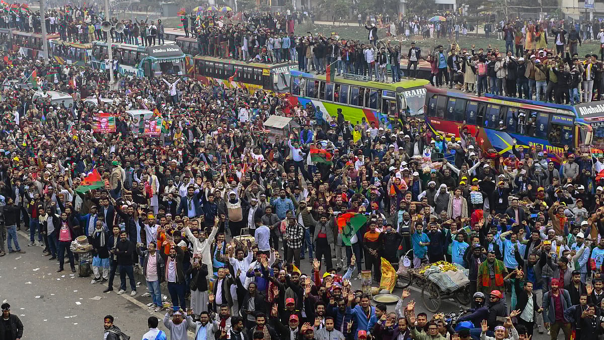 BNP supporters waiting for Tarique Rahman, in Dhaka, 25 Dec