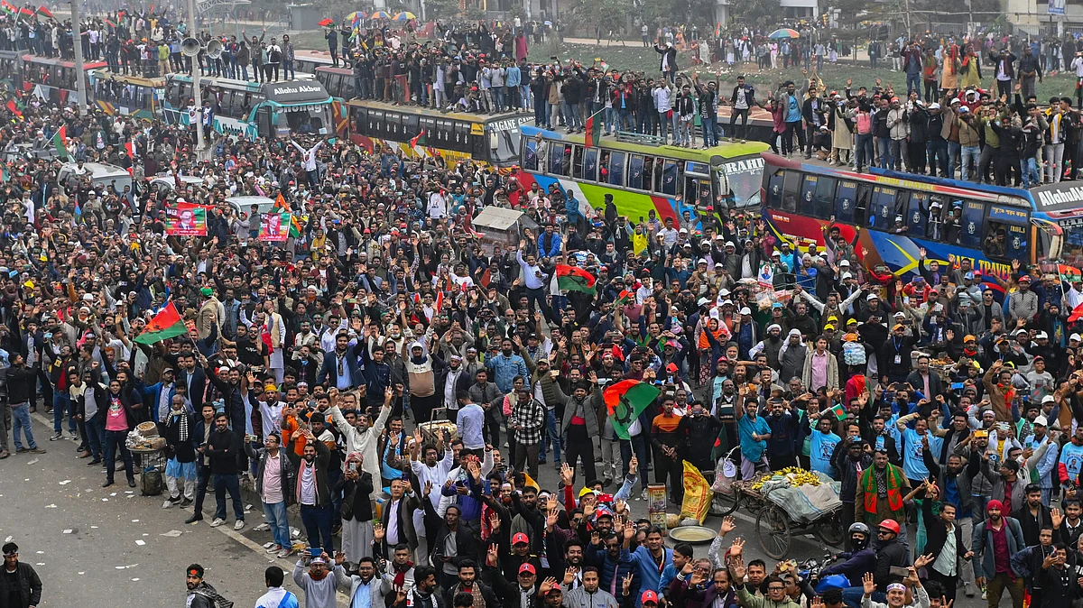 BNP supporters waiting for Tarique Rahman, in Dhaka, 25 Dec