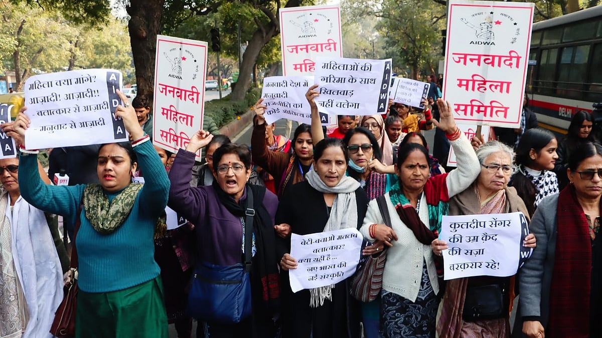 Social activists protest in front of Delhi High Court on the Unnao case, 26 Dec