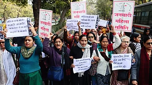 Social activists protest in front of Delhi High Court on the Unnao case, 26 Dec