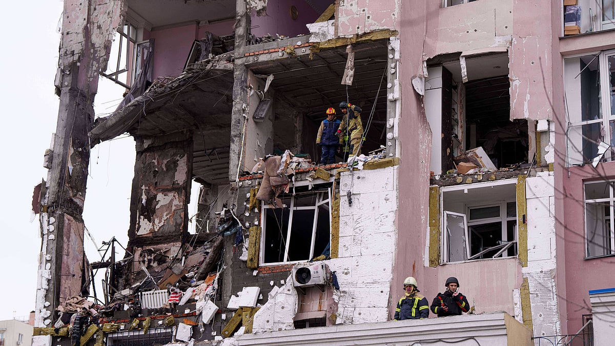 Rescue workers at a residential building heavily damaged by a Russian strike on Kyiv, 27 Dec
