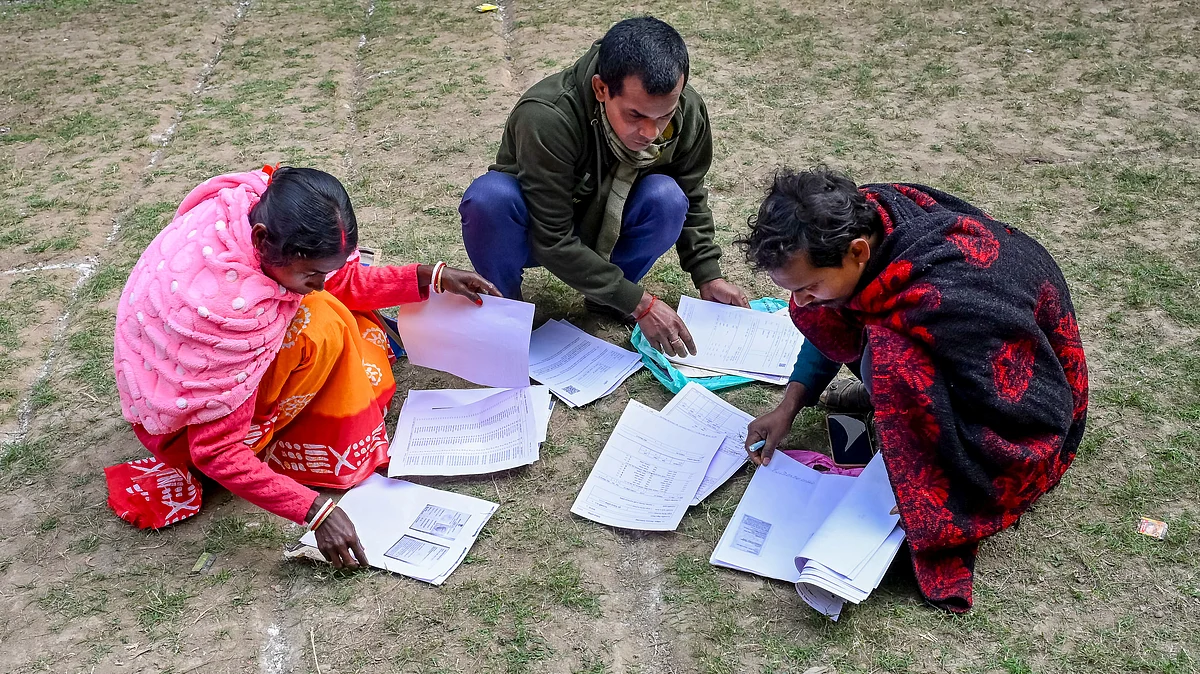 People checking their documents during SIR hearings in West Bengal