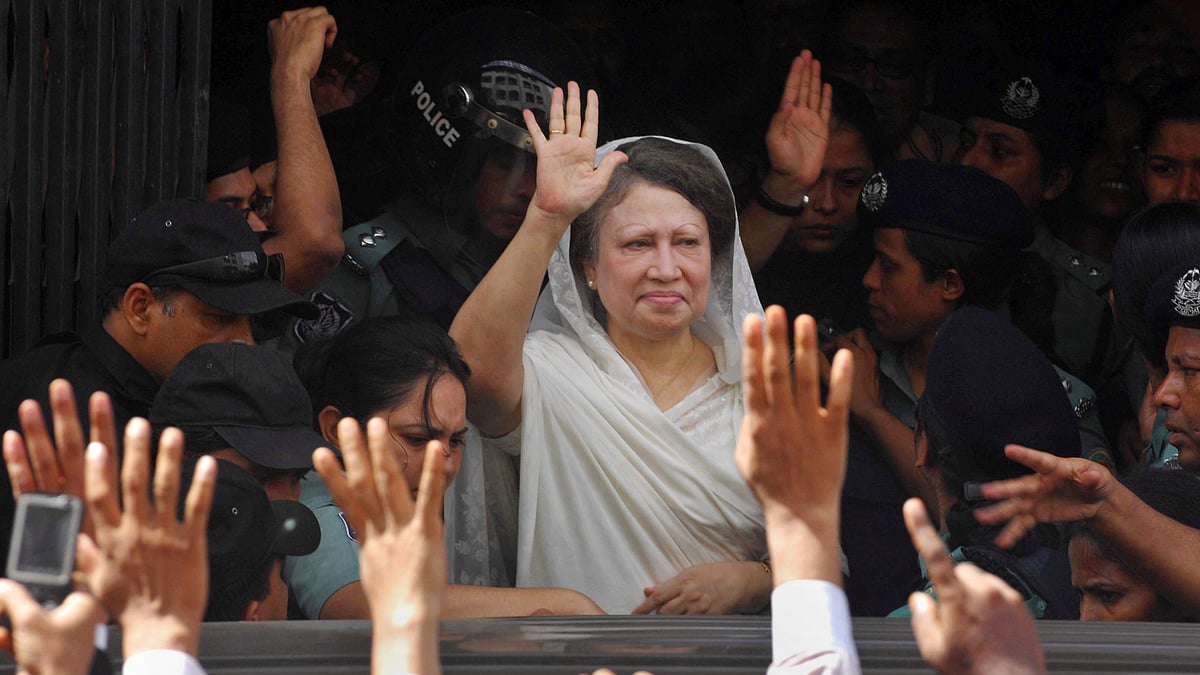 Khaleda Zia waves to supporters after she was arrested in Dhaka on 3 September 2007.