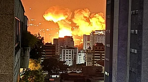 Explosions rock Venezuelan capital Caracas as tensions with US escalate