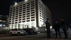 Police outside NYC detention center as Venezuelan President Maduro and wife arrive.