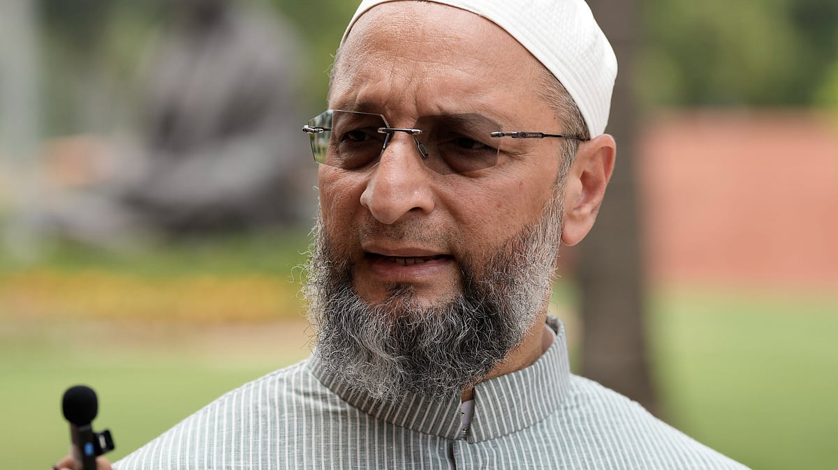 Owaisi calls to vote out BJP, allies over Waqf board in Maharashtra polls