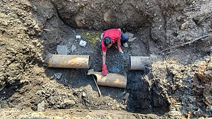 A civic worker during restoration of Narmada water pipelines in the aftermath of the Indore deaths, 8 Jan