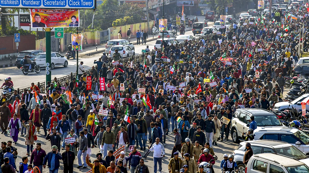 A protest march heads to the Uttarakhand CM's residence, Dehradun, 4 Jan
