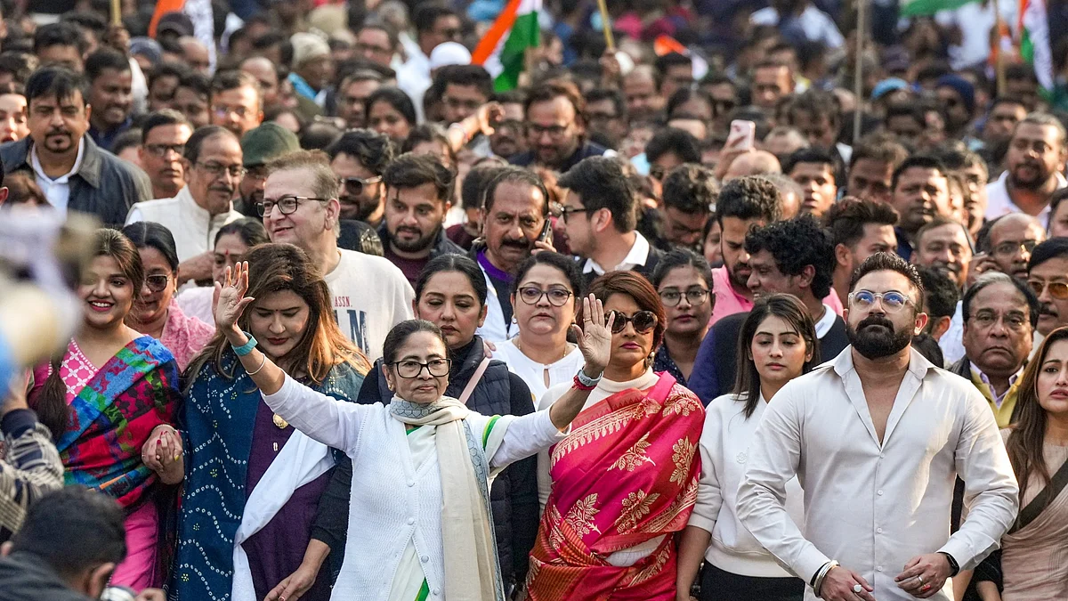 Mamata Banerjee leads a protest march against searches conducted by Enforcement Directorate.