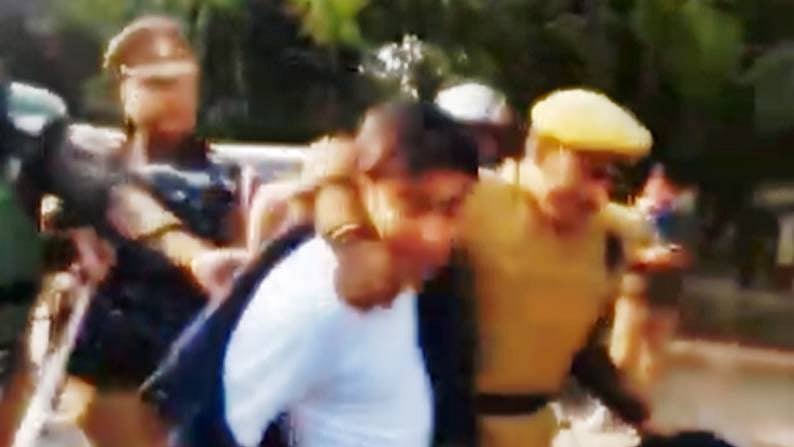 Congress alleges police lathi-charge on 'MGNREGA Bachao' protesters in Varanasi