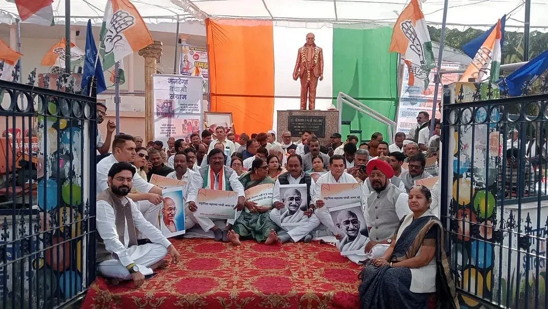 Congress workers protest against Modi government's anti-labour policies.