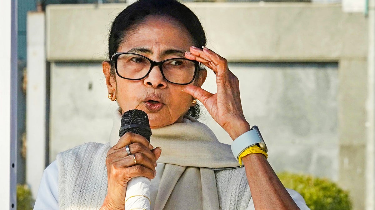 Mamata Banerjee addresses the media at Kolkata airport, 16 Jan