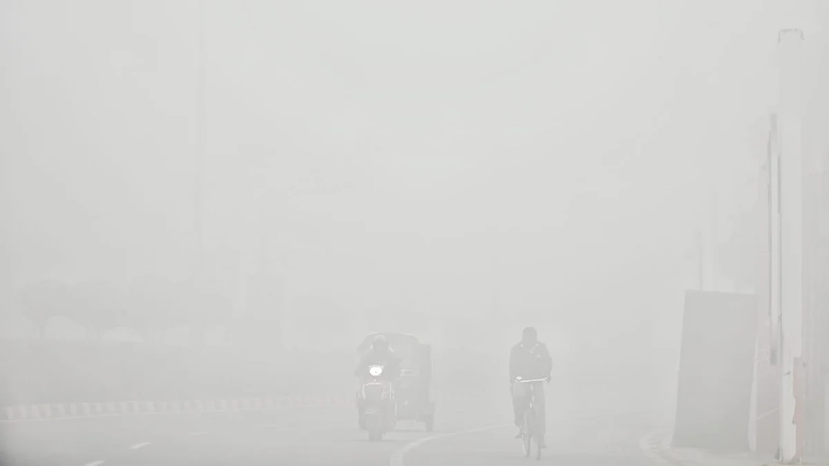  Dense fog on Saturday morning in Delhi
