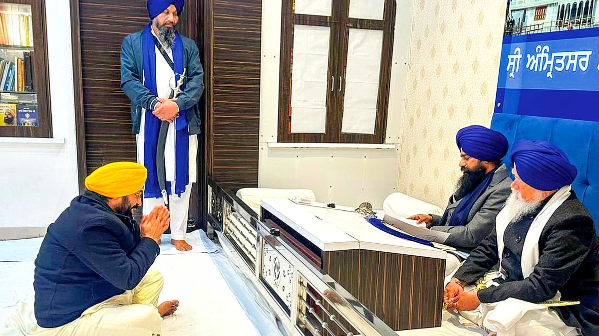 Punjab chief minister Bhagwant Singh Mann before Jathedar Giani Kuldeep Singh Gargaj