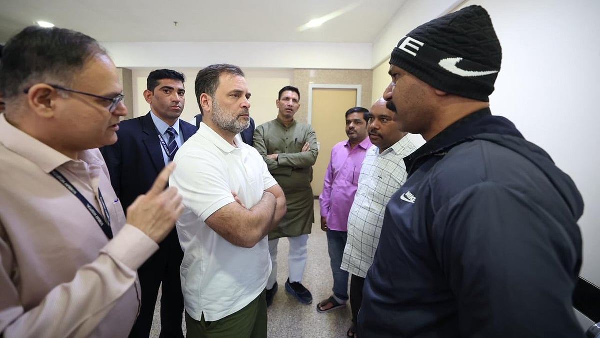 Rahul Gandhi meets patients at Bombay Hospital in Indore.
