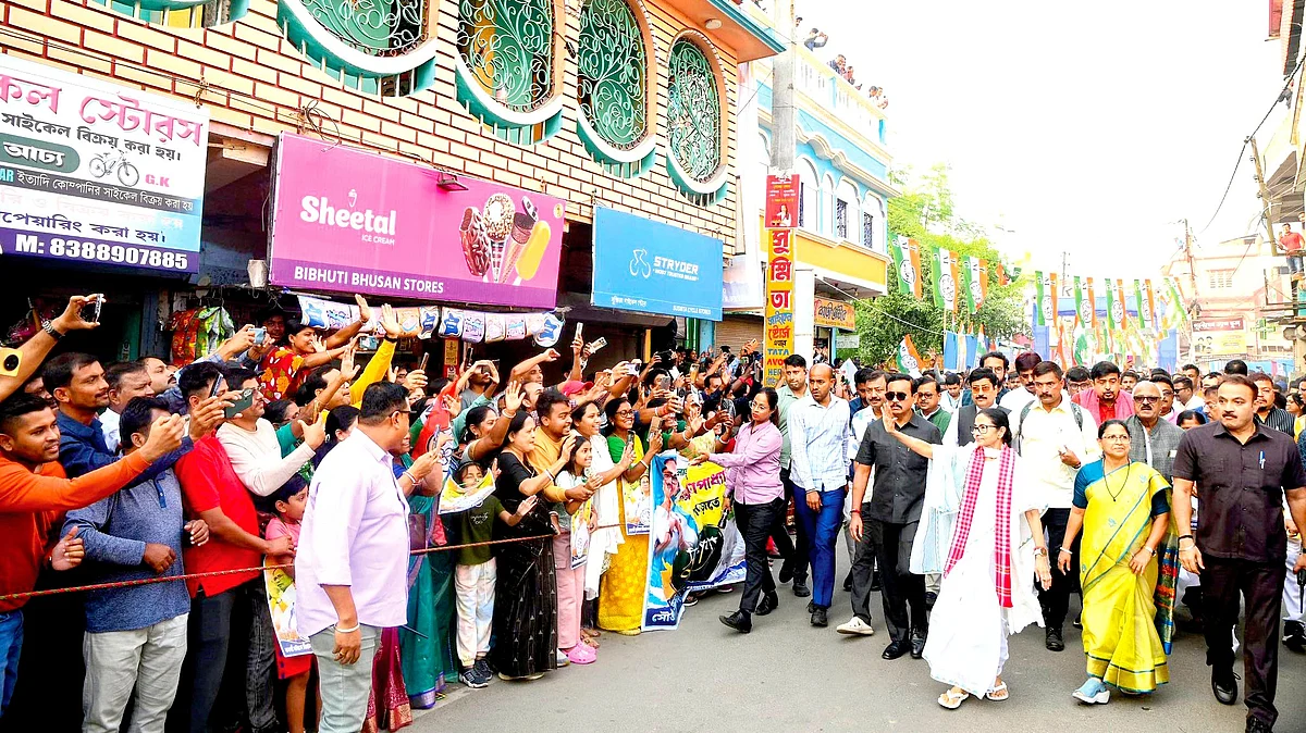 West Bengal: Mamata Banerjee versus Election Commission of India