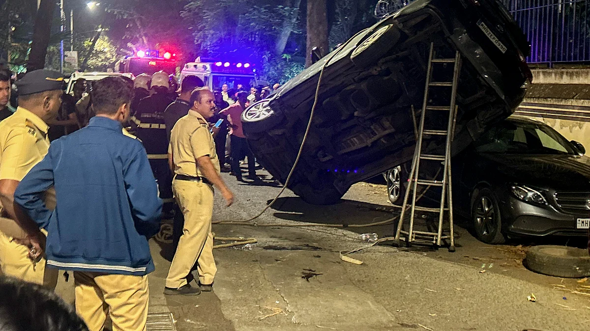 Security personnel at the scene after an auto-rickshaw hit Akshay Kumar’s escort vehicle in Mumbai.