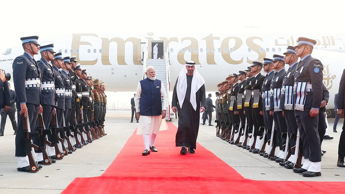 PM Modi receives the UAE ruler at the airport