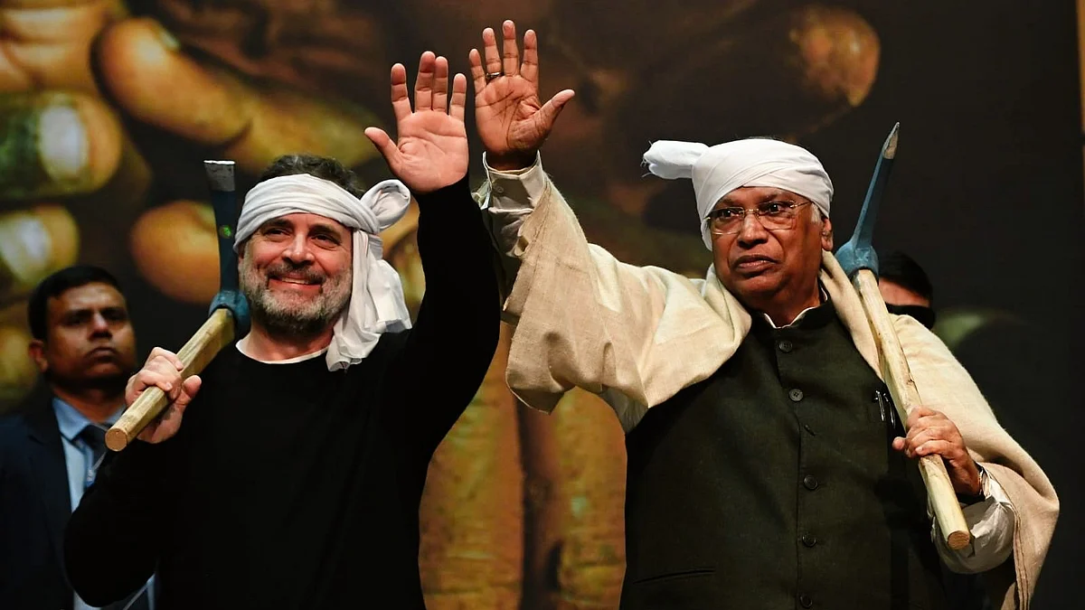 Cong adds creative edge to MGNREGA stir; VB-GRAMG assault on Gandhi, says Kharge