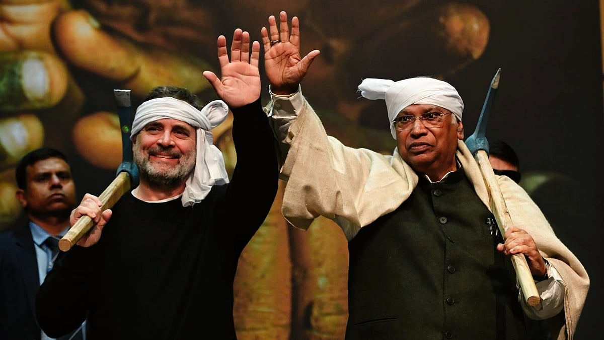Rahul Gandhi and Mallikarjun Kharge greet attendees dressed as rural workers