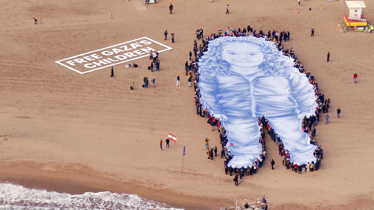 A giant portrait of Hind Rajab on a Barcelona beach highlights calls to protect Gaza’s children.