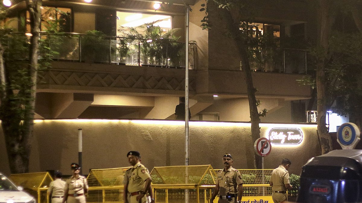 Mumbai Police step up security outside Rohit Shetty’s Juhu residence following a firing incident.
