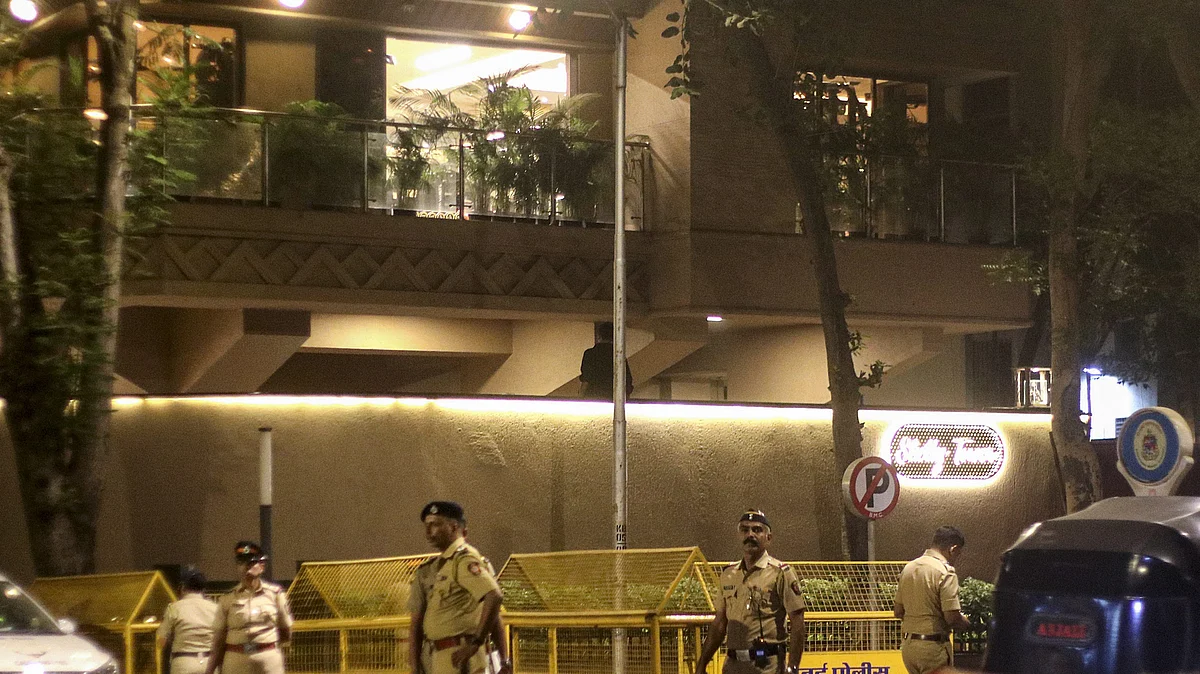 Mumbai Police step up security outside Rohit Shetty’s Juhu residence following a firing incident.