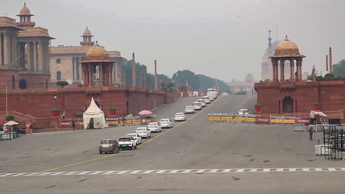 Finance minister Nirmala Sitharaman's motorcade en route to Rashtrapati Bhavan in New Delhi.