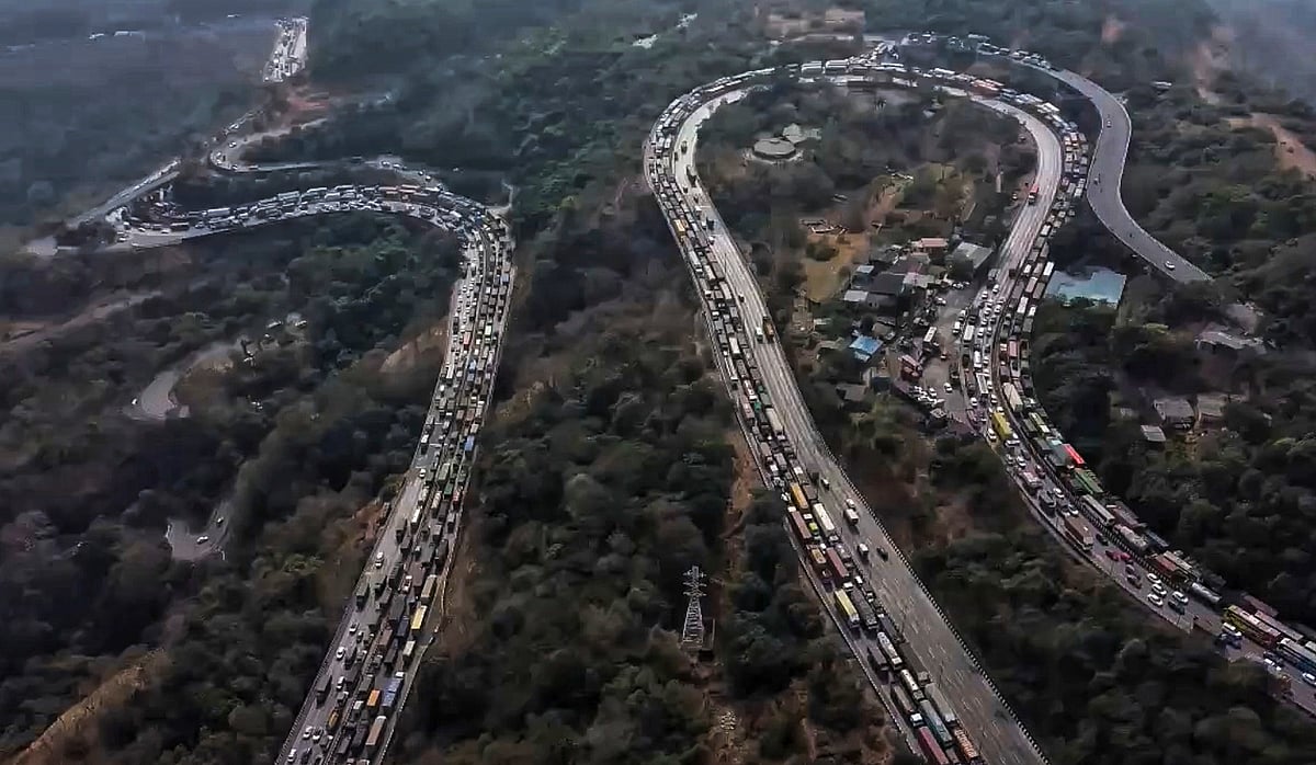 The Mumbai–Pune Expressway