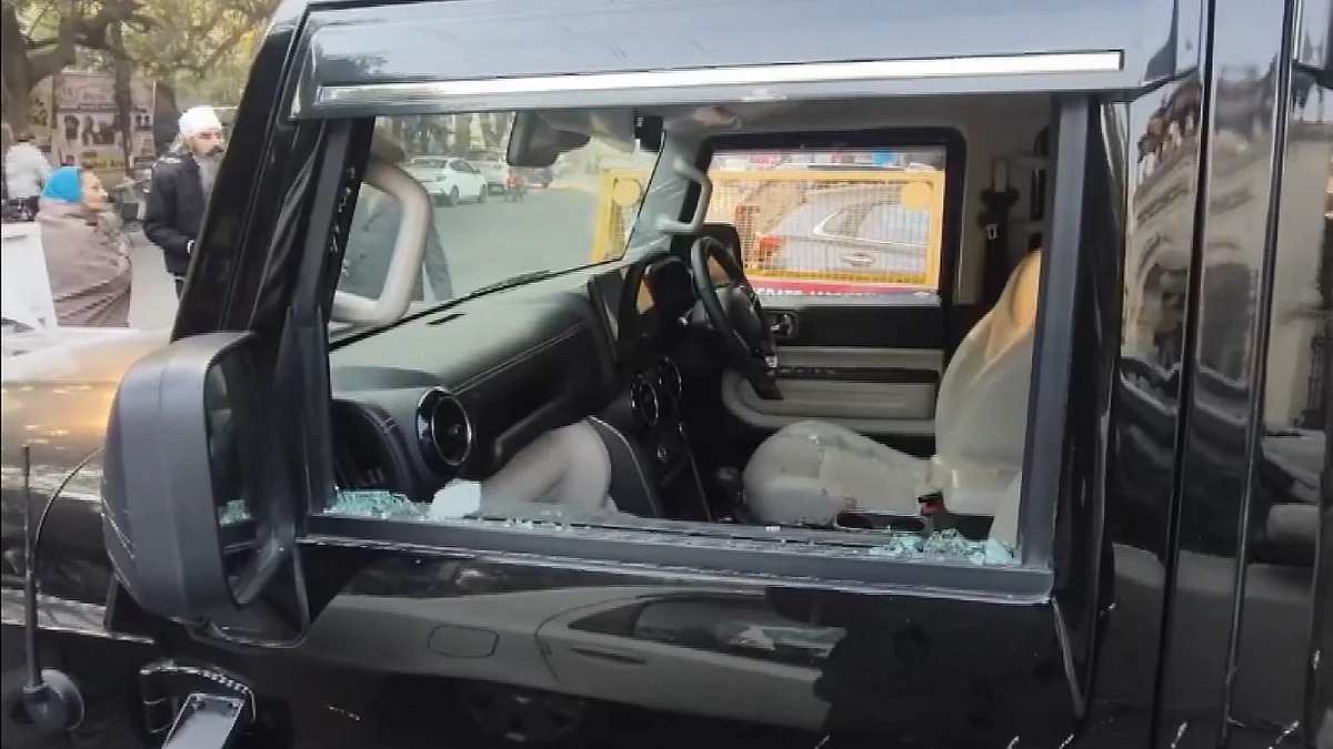 The vehicle in which AAP leader Lucky Oberoi was travelling.