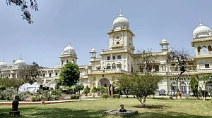 University staff, students and their family members will receive a 15% concession.