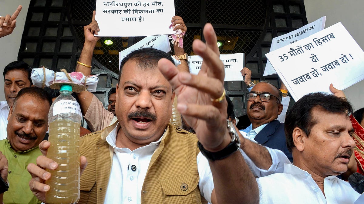 Congress leader Umang Singhar leads party MLAs in protest over Indore water contamination deaths