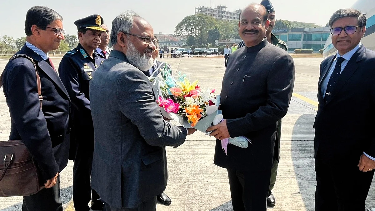 Om Birla being welcomed at Dhaka airport