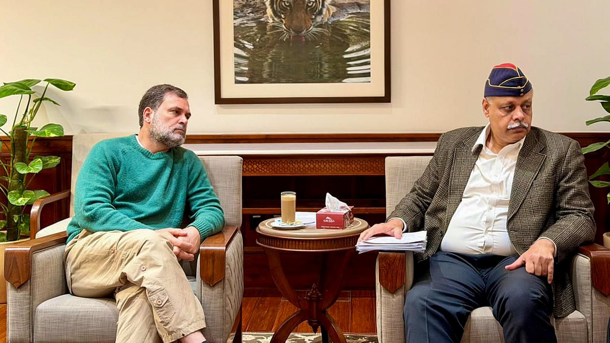 Rahul Gandhi meets a delegation of ex-servicemen at the AICC headquarters during Jan Sansad.