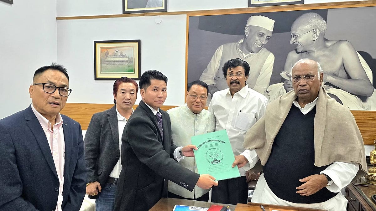 APCC president Bosiram Siram submitted a memorandum to Mallikarjun Kharge. 