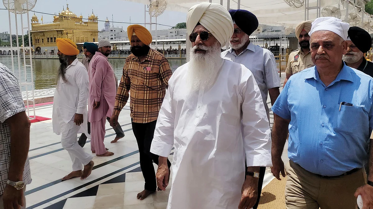 Gurinder Singh Dhillon, head of Radha Soami Satsang Beas, at the Golden Temple