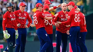 England clawed back to beat Sri Lanka in their opening Super 8 match