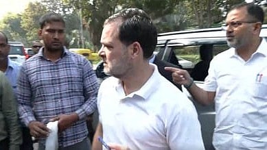 Rahul Gandhi halts his convoy outside his residence after spotting an injured autorickshaw driver.