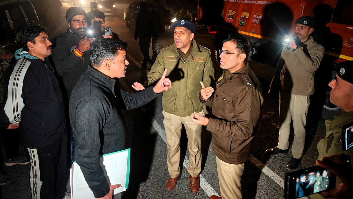 Delhi and Shimla police officials in a tense exchange at the Shogi border.