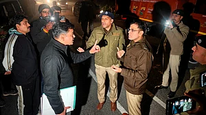 Delhi and Shimla police officials in a tense exchange at the Shogi border.