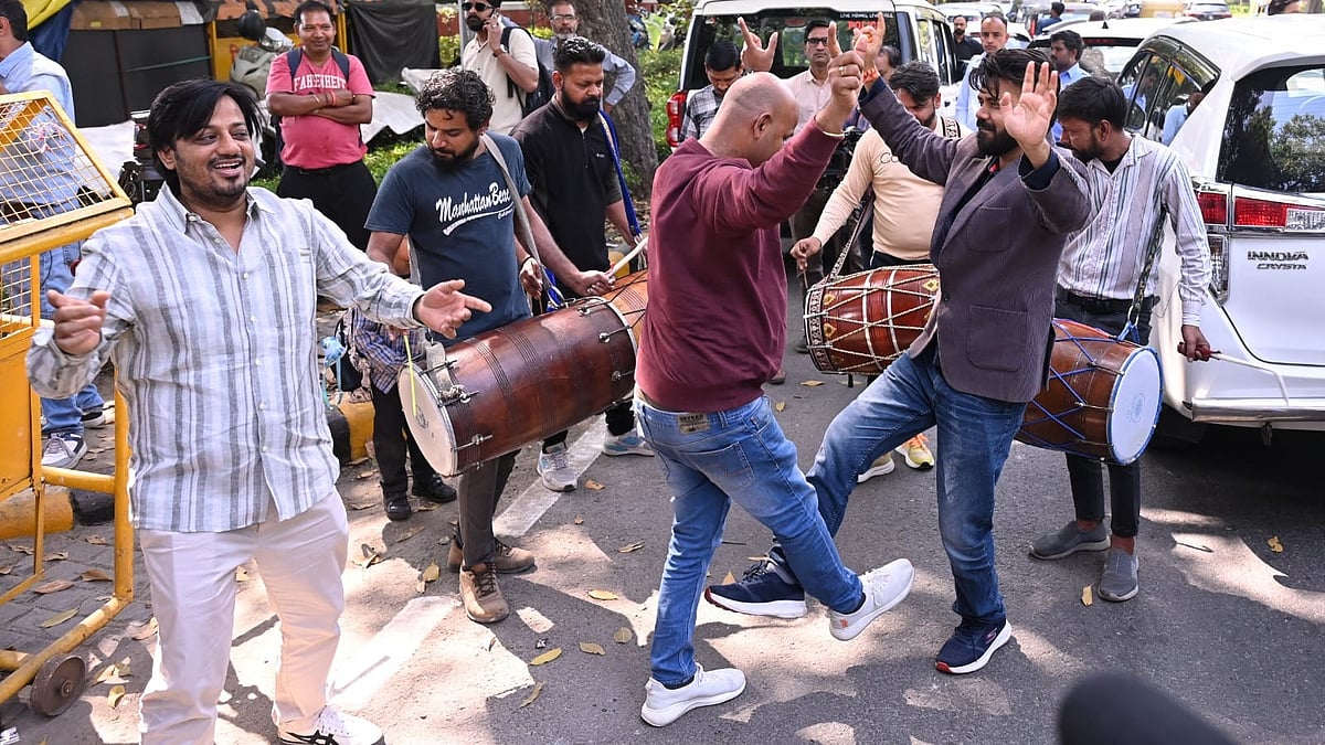 AAP supporters celebrate in Delhi
