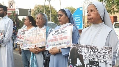 Sri Lanka: Easter bombings probe widens after ex-spy chief’s arrest