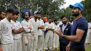 Irfan Pathan gives a pep talk to J & K players during his mentorship days