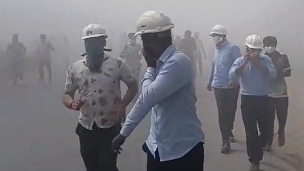 Workers run in panic from the Palghar chemical plant