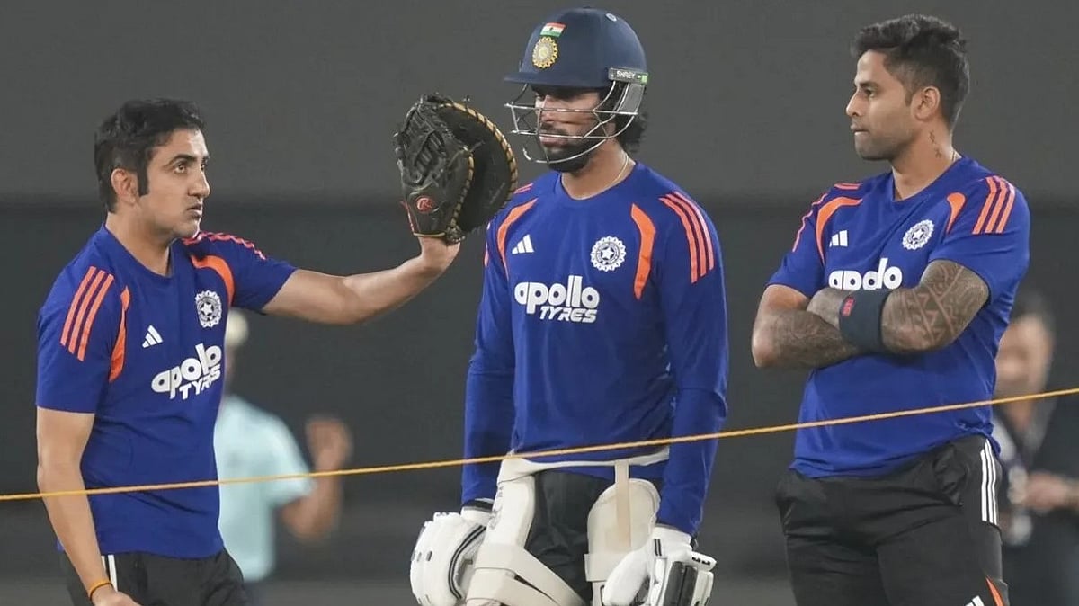Gautam Gambhir talks strategy with skipper Suryakumar Yadav and Tilak Varma.