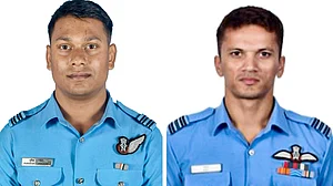 Flight lieutenant Purvesh Duragkar (L) and Squadron Leader Anuj.
