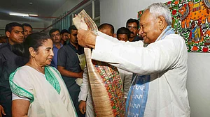 File photo of West Bengal CM Mamata Banerjee with Bihar CM Nitish Kumar