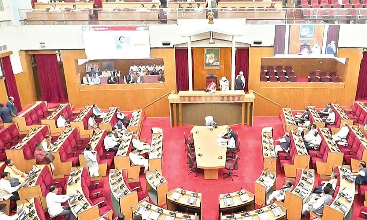 Congress  accused state government of delaying implementation to benefit corporate entities.